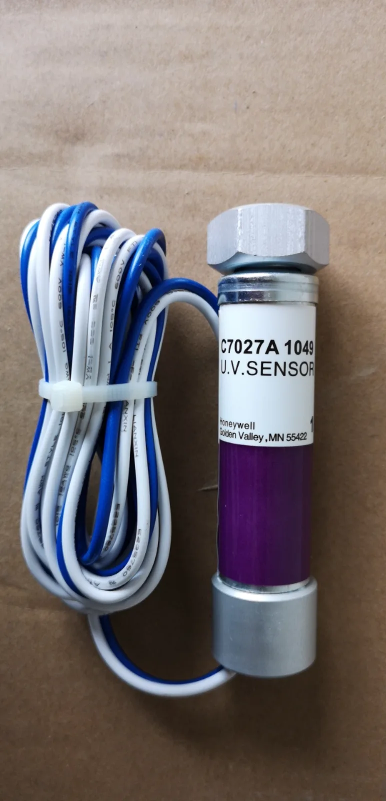 C7027A1049U UV Flame Sensor with NPT Mount for Burner Systems - View 1