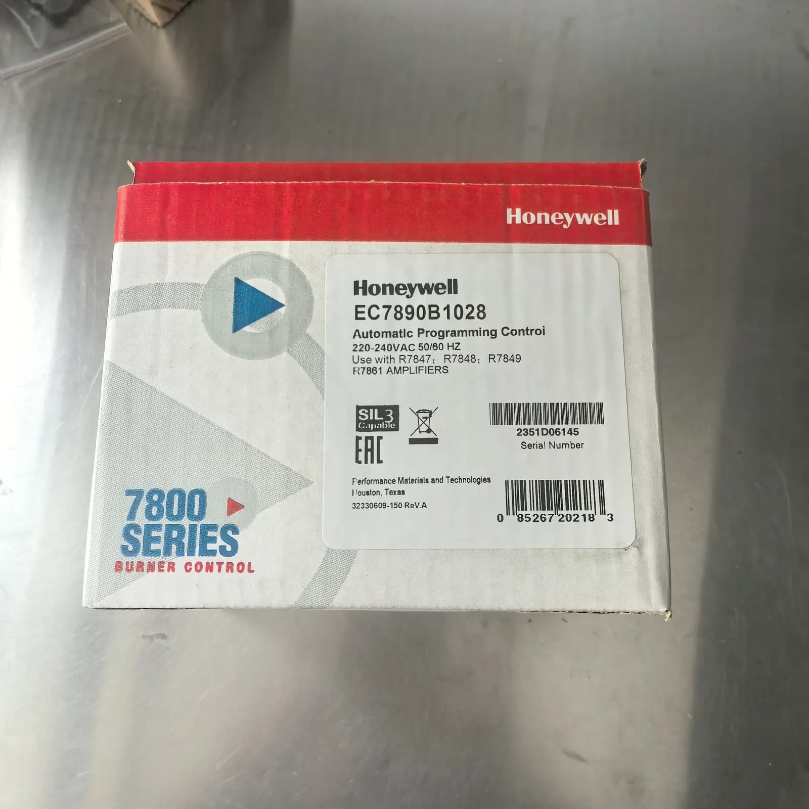 EC7890B1028/U Industrial Relay Burner Controller for Automated Fuel Systems