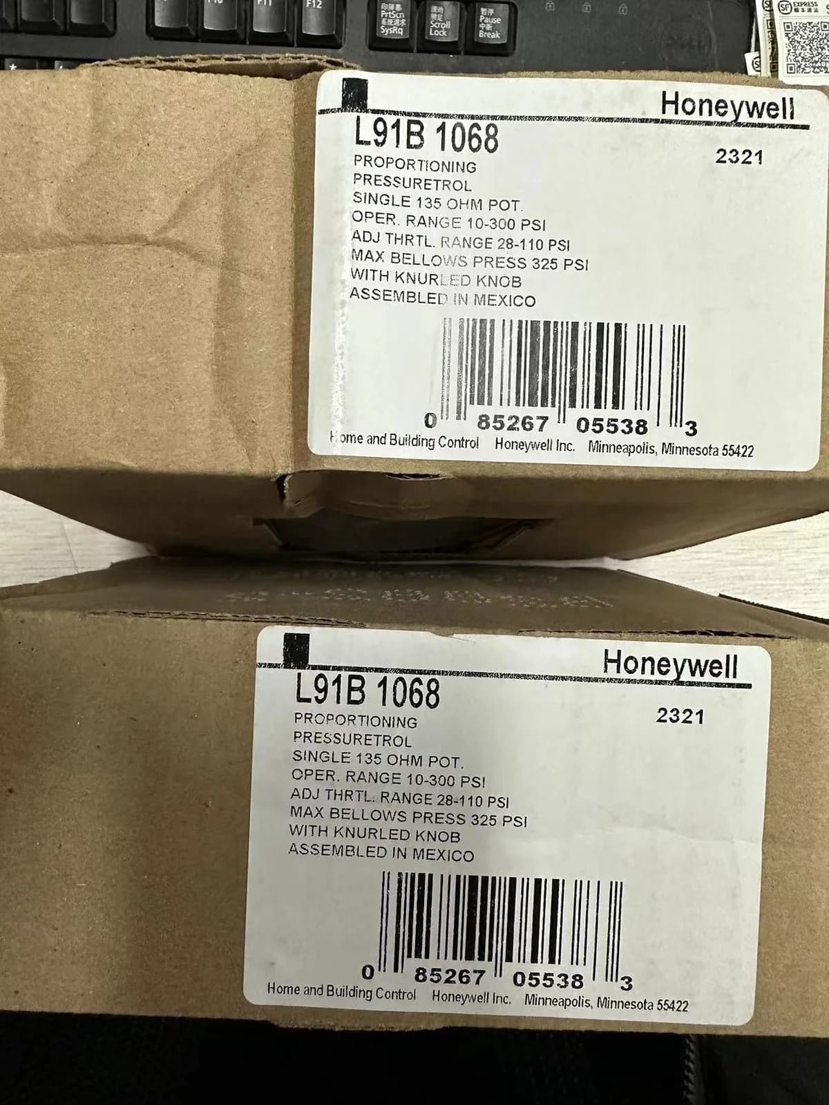 L91B1068/U Industrial Pressure Monitor for HVAC & Burner Control - View 1