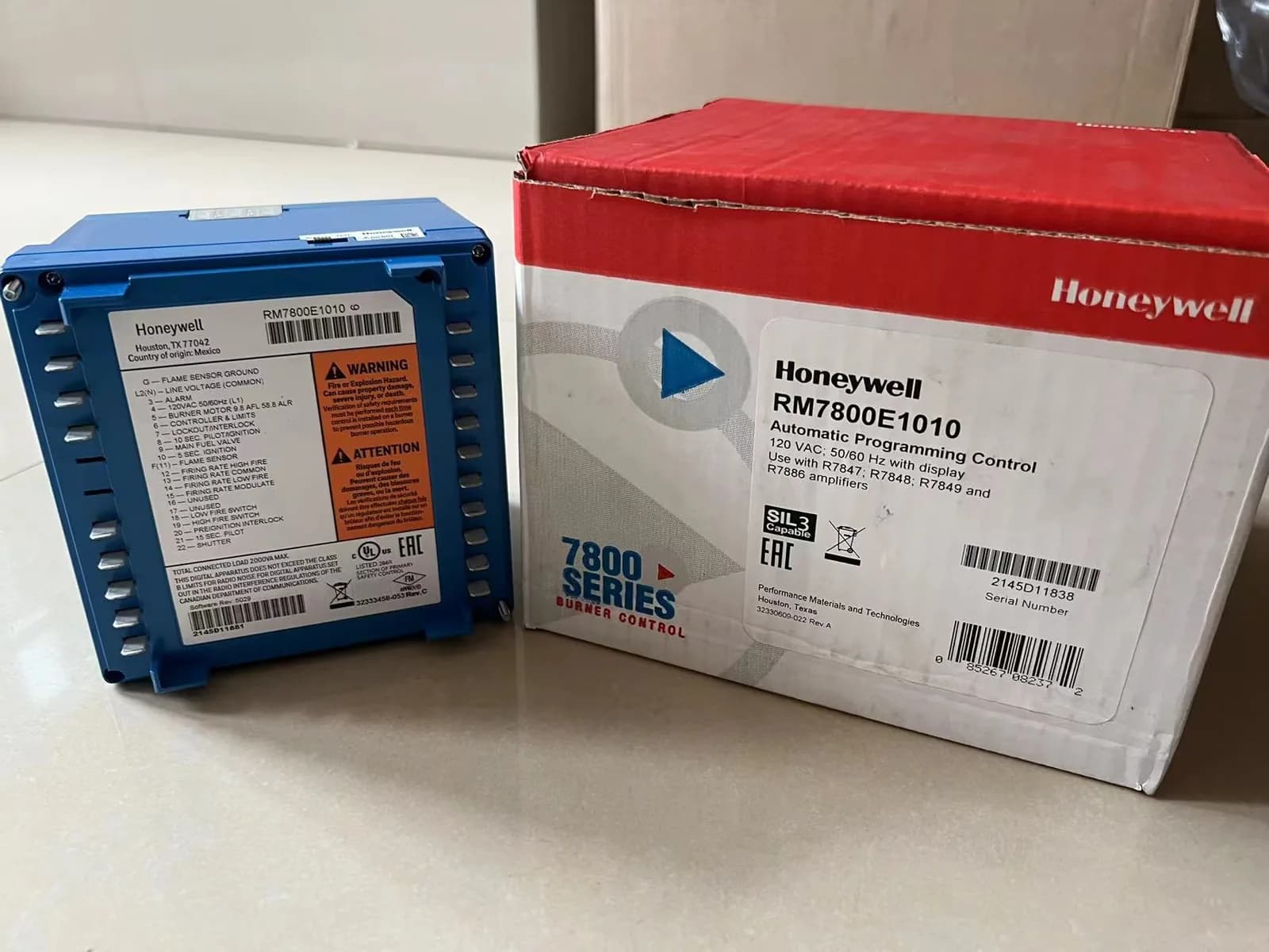 RM7800E1010/U 7800 Series Burner Control Unit with Automatic Sequencing - View 1