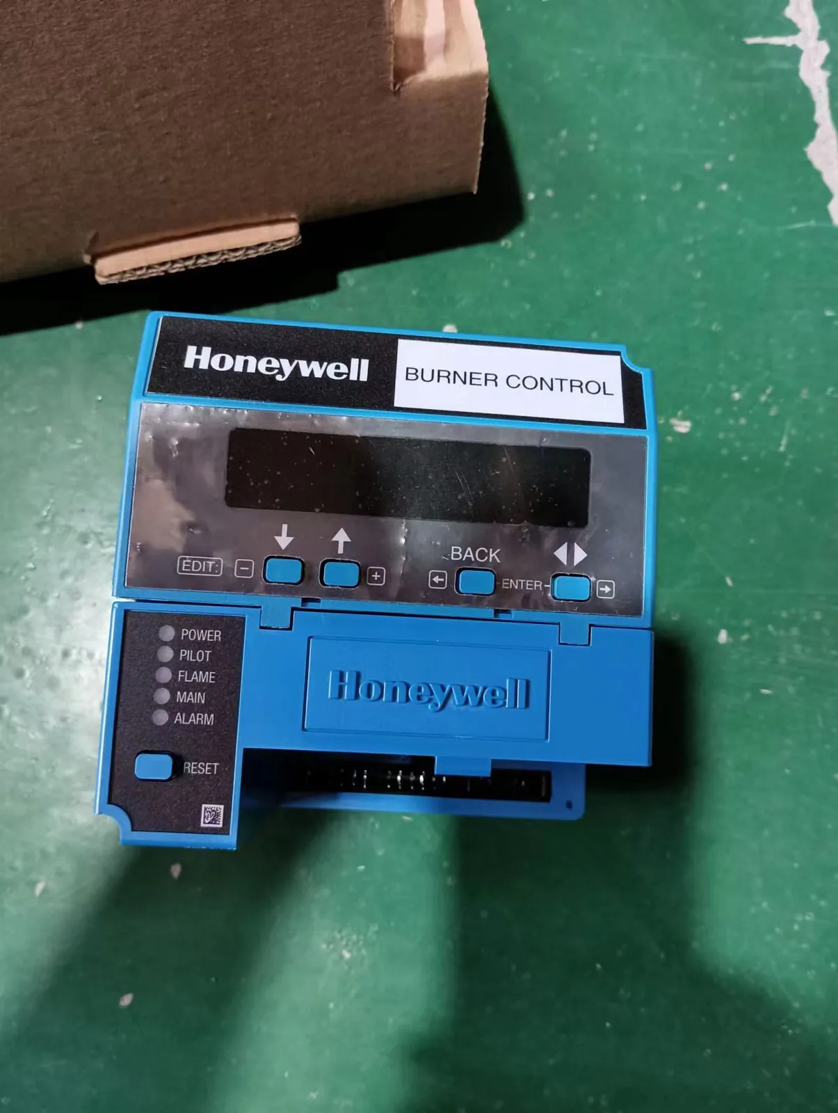 RM7838B1013/U 7800 Series Multi‑Function Burner Control Module - View 1