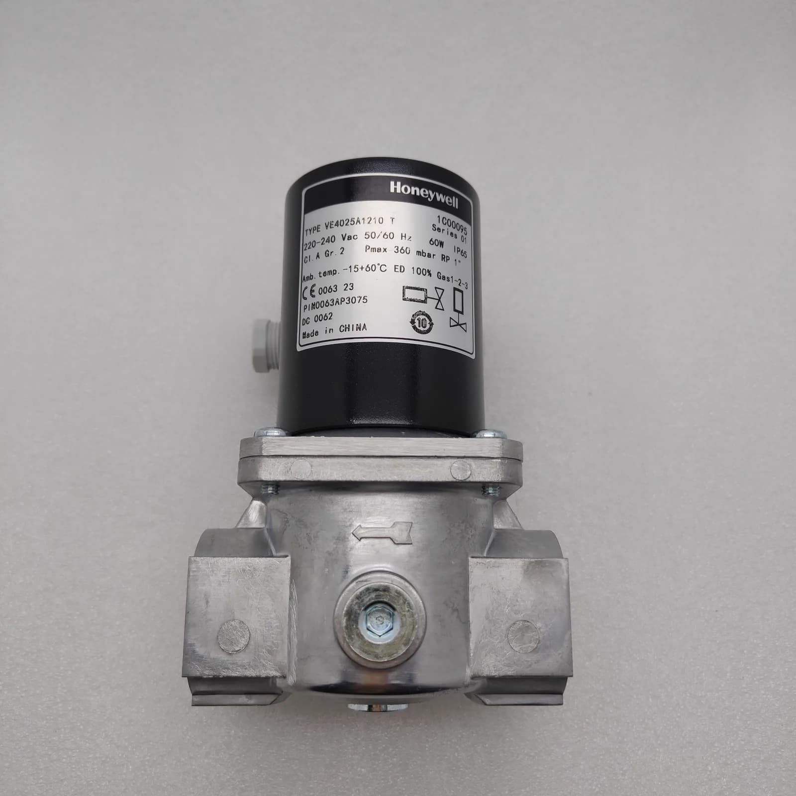 VR4025B12101 Combination Gas Valve - View 1